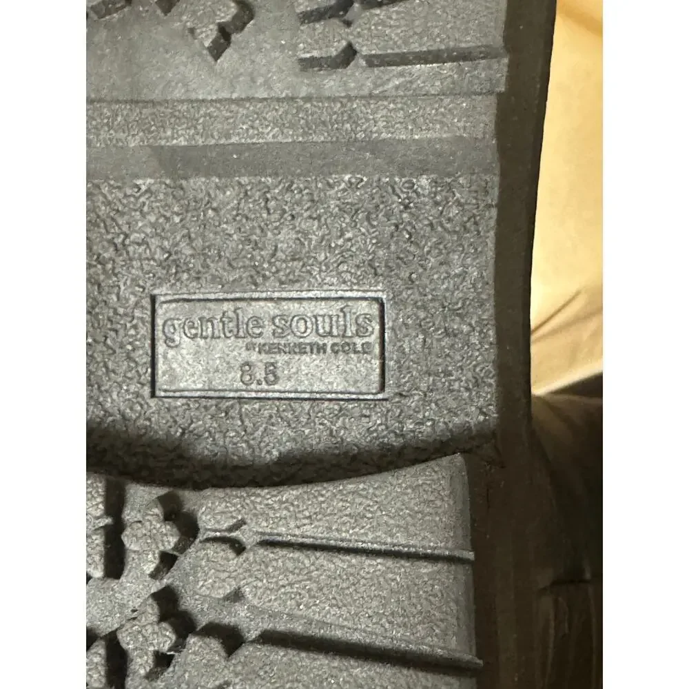 Kenneth Cole Gentle Souls Women's Wendy Zipper Regular Calf Boots Size 8.5 NWB